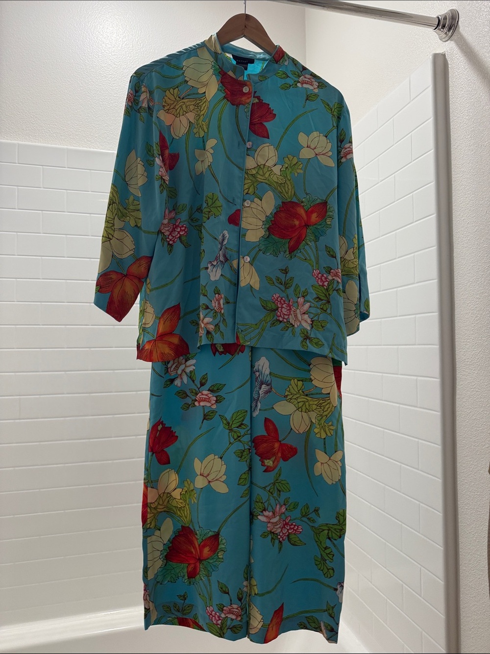 Natori Turquoise Floral Two-Piece Ensemble with Red & Cream Blooms